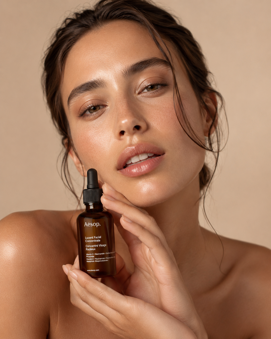 Cible les taches d'hyperpigmentation  post-acnéiques. Peau plus net.